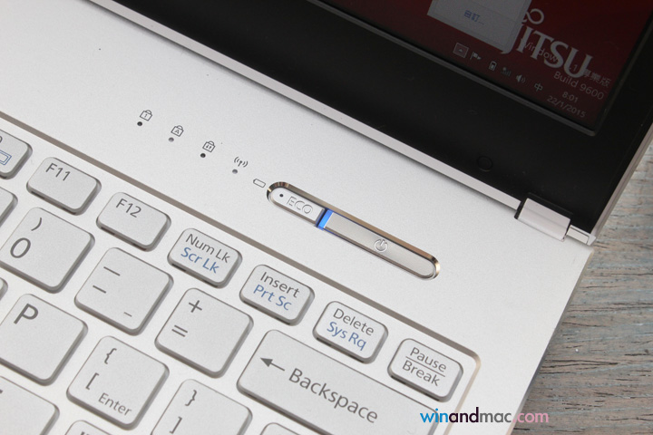 fujitsu-lifebook-s935-hongkong-5