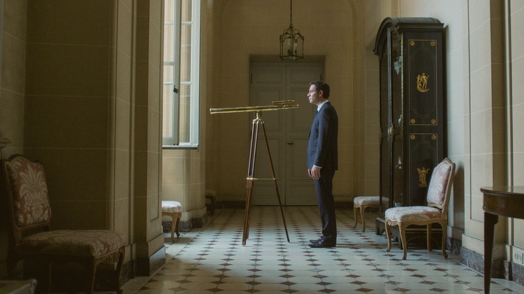 De_Surprise still 25