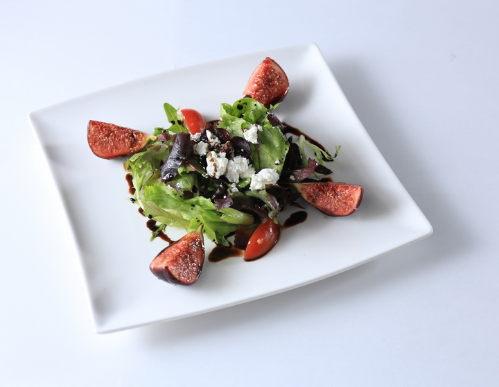 Fig salad with goat cheese 4