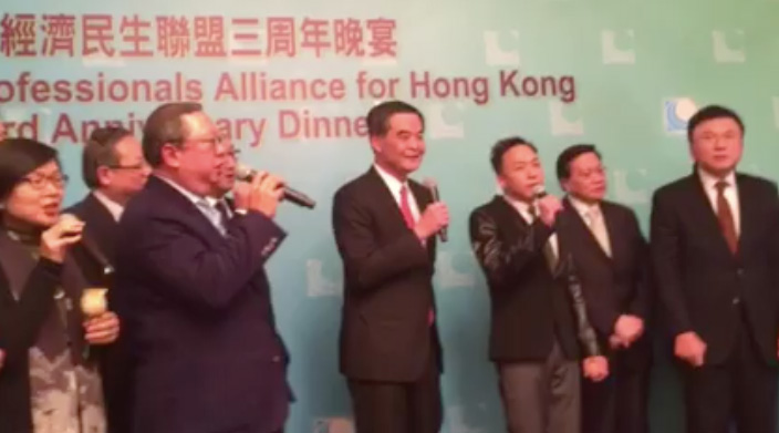 cy-leung-sing-mud-do-duck