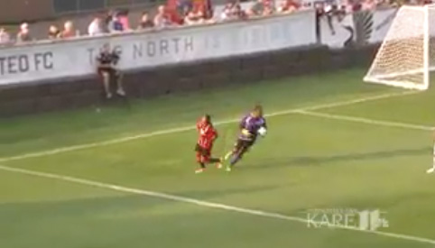 goal-keeper-throw-ball-to-score