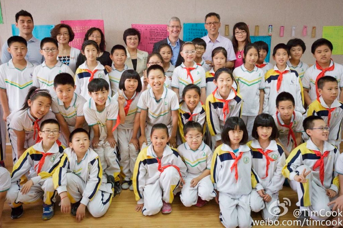 tim-cook-china-tour-04