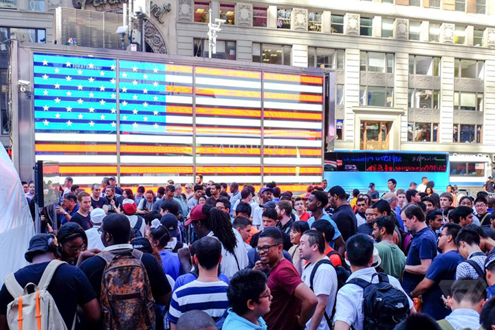 oneplus-2-times-square2