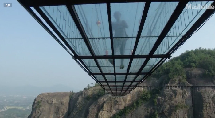 china-glass-bridge-ap